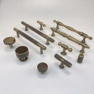 <span class=keywords><strong>Tiradores</strong></span> y pomos de latón macizo en acabado latón <span class=keywords><strong>envejecido</strong></span>, <span class=keywords><strong>dorado</strong></span> y bronce, con diseño de rejilla, para armarios, roperos, cómodas y cocina - Product Image 1