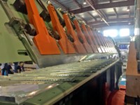 Machine de découpe verticale pour le travail du bois, pour bois massif, contreplaqué et blocs d'ingénierie