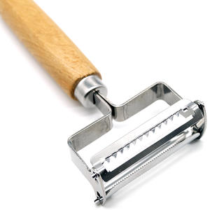 Cuchillo y Rallador de Acero Inoxidable de Doble Uso con Mango de Bambú para Frutas y Verduras - Product Image 5