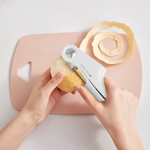 <span class=keywords><strong>Presse</strong></span>-ail <span class=keywords><strong>manuel</strong></span> multifonctionnel 4-en-1 Outil de cuisine en acier inoxydable pour <span class=keywords><strong>purée</strong></span> de légumes <span class=keywords><strong>Presse</strong></span> à comprimés en plastique de haute qualité - Product Image 5