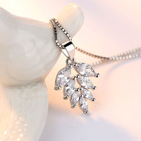 Nouveau collier pendentif coréen tendance feuille de Ginkgo œil de cheval, chaîne de clavicule pour femme avec zircon et feuille d'érable