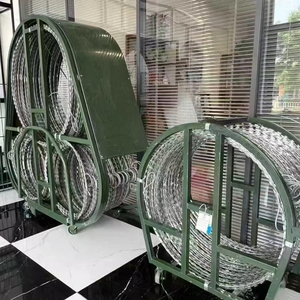 Clôture en fil de fer barbelé de type concertina à double croix BTO-22 450mm - Product Image 1