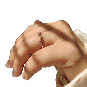 Anillo de Boda Ondulado de Oro Rosa con Diamante Cultivado en Laboratorio, Anillo Apilable Delicado para Aniversario, Corona Chevron, Banda Nupcial Minimalista de Promesa - Product Image 6