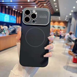 Étui de protection magnétique en silicone liquide souple personnalisé avec logo pour <span class=keywords><strong>iPhone</strong></span> 16 Pro et 17 Pro Max - Product Image 6