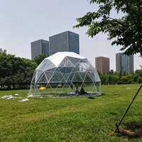 Dôme géodésique de luxe avec fenêtre triangulaire et ventilateur solaire, taille personnalisée 5-15m pour hôtels extérieurs, glamping et événements