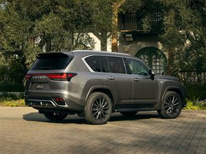 LX570 SUV de taille grand format à essence haut de gamme |   Spacieux pour les voyages internationaux de luxe en famille - Product Image 4