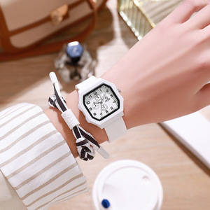Reloj de Cuarzo Cuadrado Negro con Correa de Silicona, Reloj de Pulsera Analógico con Caja de Aleación para Hombre, Uso Casual y de Negocios - Product Image 4
