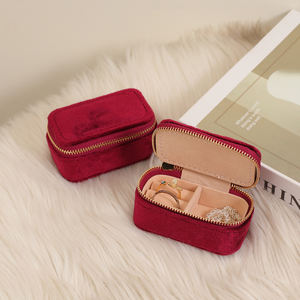 Caja de Almacenamiento de Joyas de Terciopelo Mini Personalizada, Hecha a Mano, con Cierre de Hebilla y Logotipo Personalizado, Estuche de Regalo Ideal para Viajes, para Anillos y Pendientes - Product Image 1