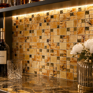 Mosaïque de verre mélangée ambre et or pour la décoration de bars et crédences de cuisine de luxe - Product Image 4