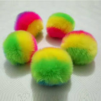 Pompon coloré en boule de fourrure de lapin artificiel de taille multiple en vente en gros pour bricolage pince à cheveux accessoires de vêtement