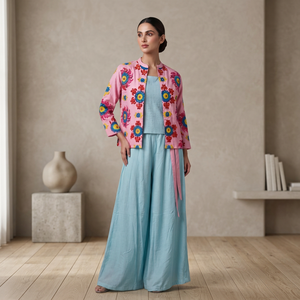 Camisa Casual de Mujer con Bordado Floral, Manga Tres Cuartos, 100% Algodón, Color Rosa Bebé, Elegante, con Bordado Intrincado de Hilo, Suave - Product Image 4