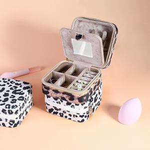 Caja <span class=keywords><strong>de</strong></span> Joyería <span class=keywords><strong>de</strong></span> Viaje <span class=keywords><strong>de</strong></span> Terciopelo <span class=keywords><strong>de</strong></span> Lujo <span class=keywords><strong>con</strong></span> Logotipo Personalizado al por Mayor, Mini Estuche Organizador <span class=keywords><strong>de</strong></span> Joyas Portátil <span class=keywords><strong>con</strong></span> Cierre <span class=keywords><strong>para</strong></span> <span class=keywords><strong>Mujer</strong></span> - Product Image 2