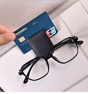 Kit d'accessoires d'intérieur de voiture de luxe avec fermeture de sac en cuir ABS haute et porte-lunettes de soleil magnétique en matériau carbone - Product Image 2