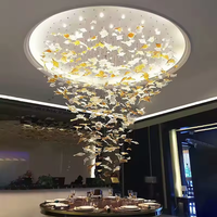 Lustre en cristal personnalisé de style feuille d'érable, grand modèle pour l'intérieur, éclairage de hall d'hôtel, luminaire suspendu en verre sur mesure