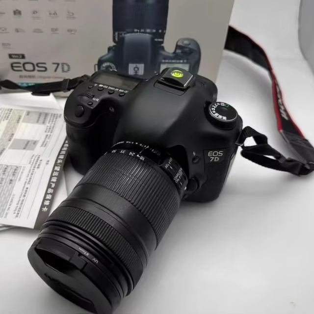 Original 7D with 18 135mm lens in good condition digital 18MP DSLR camera