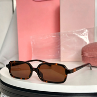 Lunettes de soleil unisexes tendance, monture carrée intégrale, verres dégradés rose/gris, protection UV400 de haute qualité en PC, activités de plein air