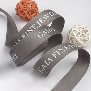 Vente en gros <span class=keywords><strong>Ruban</strong></span> de <span class=keywords><strong>satin</strong></span> recyclable 38mm simple/double face Rouleau de <span class=keywords><strong>ruban</strong></span> imprimé cadeau <span class=keywords><strong>Ruban</strong></span> <span class=keywords><strong>blanc</strong></span> personnalisé 100% polyester avec logo - Product Image 3