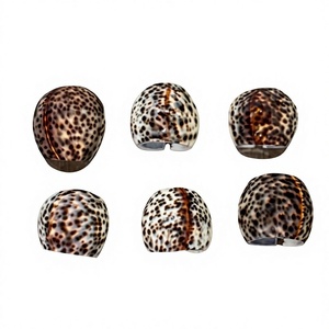 Magnifiques Anneaux de Serviette Coquillages Cauris – Offre Spéciale par Lot de 1, 2, 3 ou 6 Pièces – Anneaux de Serviette en Coquillages Cauris Naturels à Pois – Décoration de Table Escargot de Mer - Product Image 1
