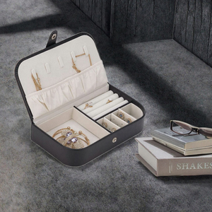 Estuche de Viaje para Joyas de Cuero PU, Organizador de Joyas con Ganchos para Evitar que los Collares se Enreden, para Uso Diario de Damas - Product Image 2