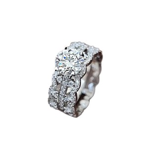 Anillo de Platino con Circonita para Mujer, Anillo de Boda con Engaste Pavé, Corte Redondo, Joyería Fina - Product Image 5