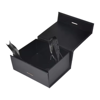 Individuell Bedruckte Geschenkbox mit Schleifenband in Rosa und Schwarz, Rechteckige Magnetverpackung