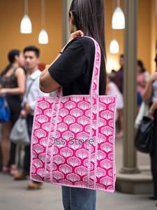 Bolso Tote para Mujer Diseñado con Funcionalidad en Mente, Ofrece un Espacio Confiable para las Necesidades Diarias Mientras Mantiene un Estilo Simple y Elegante - Product Image 2