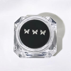 Bijoux dentaires de décoration de dents en or 18 carats en gros Kit de pierres précieuses de dents de <span class=keywords><strong>papillon</strong></span> en cristal dentaire sans plomb - Product Image 1