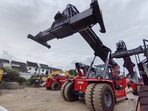 รถยกตู้คอนเทนเนอร์มือสอง Kalmar รุ่น Reach Stacker บำรุงรักษาง่าย พร้อมใช้งานสำหรับคลังสินค้าในท่าเรือ มีสินค้าในสต็อก - Product Image 2
