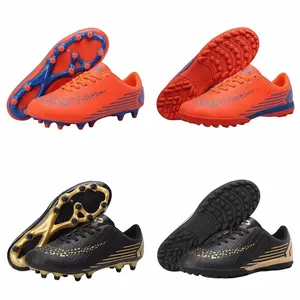 लोकप्रिय डिज़ाइन आउटडोर प्रशिक्षण टर्फ फ़ुटबॉल जूते ब्लू क्लीट्स कस्टम डिज़ाइन फ़ुटबॉल जूते बच्चों के फ़ुटबॉल जूते