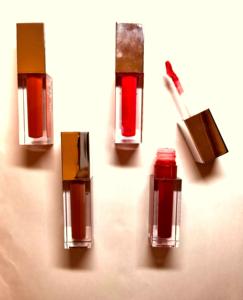 ลิปกลอสเนื้อฉ่ำแบบน้ำ สูตรธรรมชาติ บำรุงริมฝีปาก ชุ่มชื้น ฟื้นฟู พร้อมสารสกัดจากพืชวีแกนและกรดไฮยาลูรอนิก กันน้ำ - Product Image 3