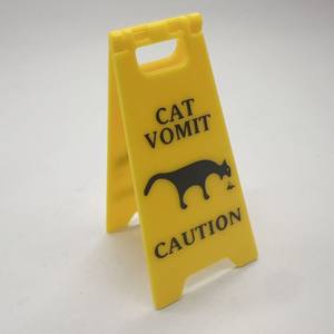 Letrero Divertido con Diseño de Vómito de Perro, Color Amarillo Brillante, PLA Ecológico, Letrero Personalizado para Jardín, Regalo - Product Image 1