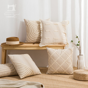 Housse de coussin décorative beige 30x50cm en coton et lin avec pompons pour salon, insert non inclus - Product Image 6