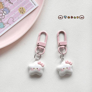 Portachiavi a Forma di Stella a Cinque Punte <span class=keywords><strong>Hello</strong></span> Kitty - Stile Giapponese Dolce con Cartone Animato in Rilievo, Regalo Leggero per Migliori Amici in Plastica/Resina - Product Image 3