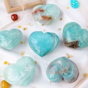 Cœur en amazonite bleu ciel poli et sculpté en gros pour la méditation spirituelle et les rituels Wicca - Product Image 3