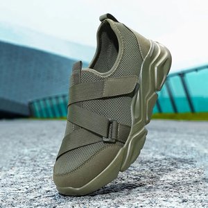 Ideales para salidas urbanas diarias, zapatillas deportivas con cierre de correa, suela gruesa, transpirables, para hombre, sin cordones. - Product Image 1