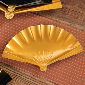 Assiette en forme d'éventail, laque noire et or, pour la cuisine japonaise et coréenne, idéale pour servir des sushis, des desserts et lors de réceptions. - Product Image 3