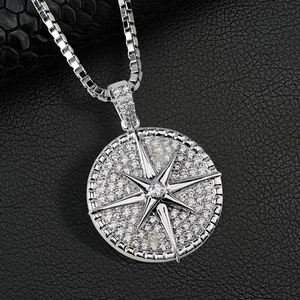 Collier élégant avec pendentif en moissanite, au design raffiné et à l'éclat scintillant, idéal pour un anniversaire, un mariage ou comme cadeau. - Product Image 5