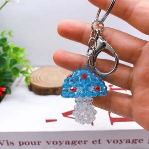 พวงกุญแจโลหะแบบกำหนดเองได้ ของตกแต่งกระเป๋าสะพายเด็ก ลูกปัดอะคริลิคใสทรงเหลี่ยม งานแฮนด์เมด พวงกุญแจรูปเห็ดน่ารักสำหรับรถยนต์ - Product Image 6