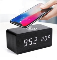 Horloge de bureau tendance en bambou et bois blanc pour maison intelligente avec affichage de la température intérieure, 3 alarmes et calendriers pour usage au bureau