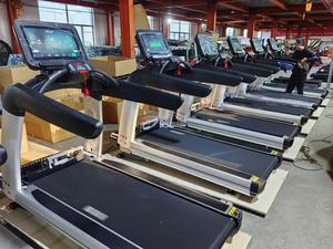Équipement de cardio-training commercial pour salle de sport avec écran LED, idéal pour les espaces intérieurs à fort trafic - Product Image 5