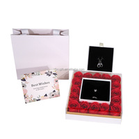 Muttertags- und Valentinstagsgeschenk: Konservierte Seife mit Ewiger Rose in Quadratischer Geschenkbox, Tragbar und Wasserdicht