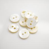 Kancing Cangkang Mutiara Alami Modern Premium 2 Lubang Bulat Warna-warni Krem untuk Pakaian