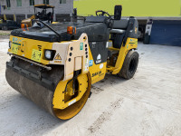 Rouleau compresseur vibrant monocylindre Sakai TW504 d'occasion efficace de 4 tonnes – Vente chaude – Rouleau combiné d'origine