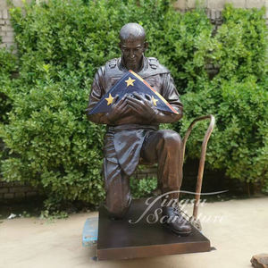 Decoración de parque al aire libre <span class=keywords><strong>Guerrero</strong></span> de tamaño real Arrodillado Estatuas de bronce con esculturas de bandera americana - Product Image 2