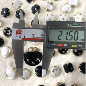 Nhà Máy Bán buôn 18L 20L 24L 28L 34L kích thước lớn nhựa ABS nút áo kết hợp nút nhựa - Product Image 2