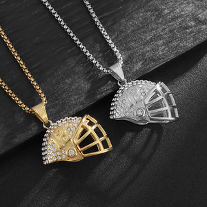 Collier pendentif casque de rugby en acier titane Hip Hop avec pavé de diamants pour homme – Cadeau - Product Image 1