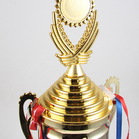 Casquette modifiable Trophée de conception moderne Asie Style populaire Trophées de sport en or et cadeaux Base noire carrée Trophée en métal unique