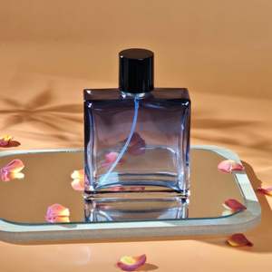 Flacon de parfum vide carré noir rouge givré de 50 ml avec boîte, design luxueux, fond épais, logo personnalisé de haute qualité - Product Image 4