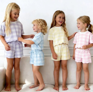 Conjunto de 2 piezas con estampado a cuadros de verano para niñas, camiseta informal de manga corta + pantalones cortos, traje para bebés y niños pequeños, ropa diaria - Product Image 1