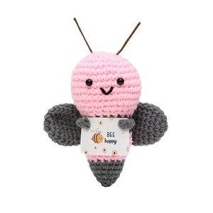 Série Abeille : Poupée en laine tricotée à la main, tulipe jaune mignonne, énergie positive, décoration intérieure et cadeau - Product Image 1